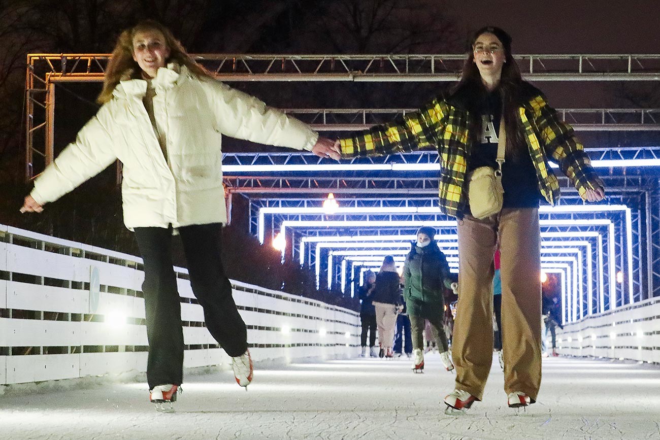 Gelanggang es di Gorky Park.