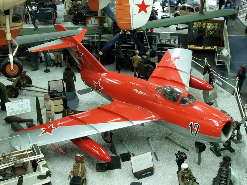 MiG-15 expuesto en el museo Museo de la Automoción y la Tecnología de Sinsheim (Alemania)