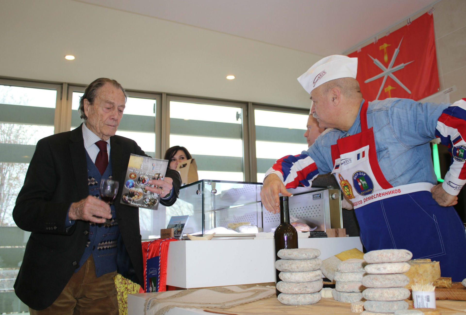 Présentation de produits des fromagers russes au Centre spirituel et culturel orthodoxe russe à Paris