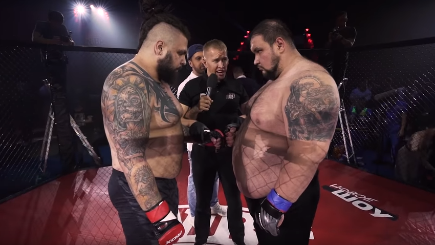 За рулем едет боец поп mma