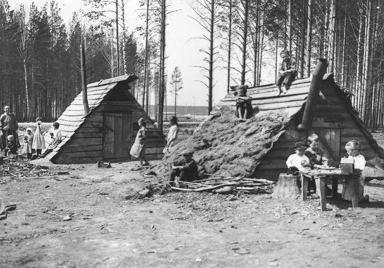 Huts of resettlers