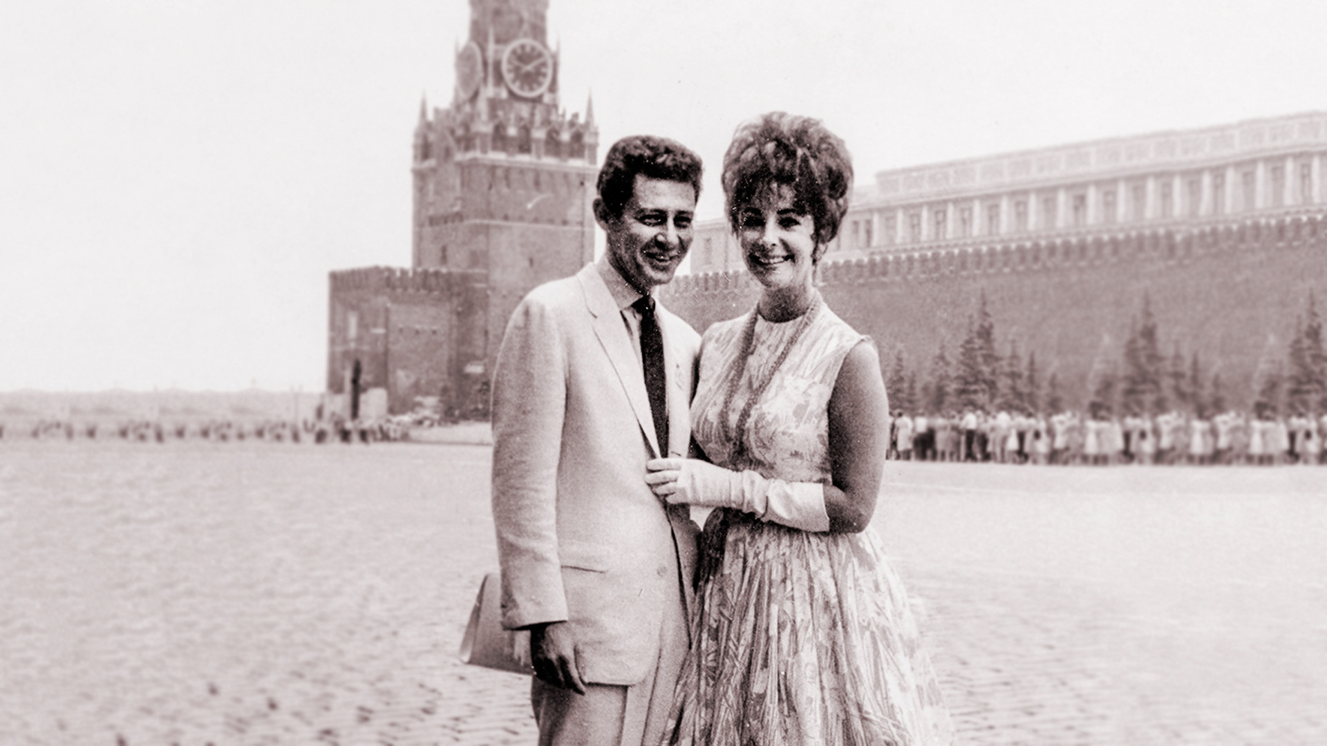 Elizabeth Taylor and Eddie Fisher on Red Square