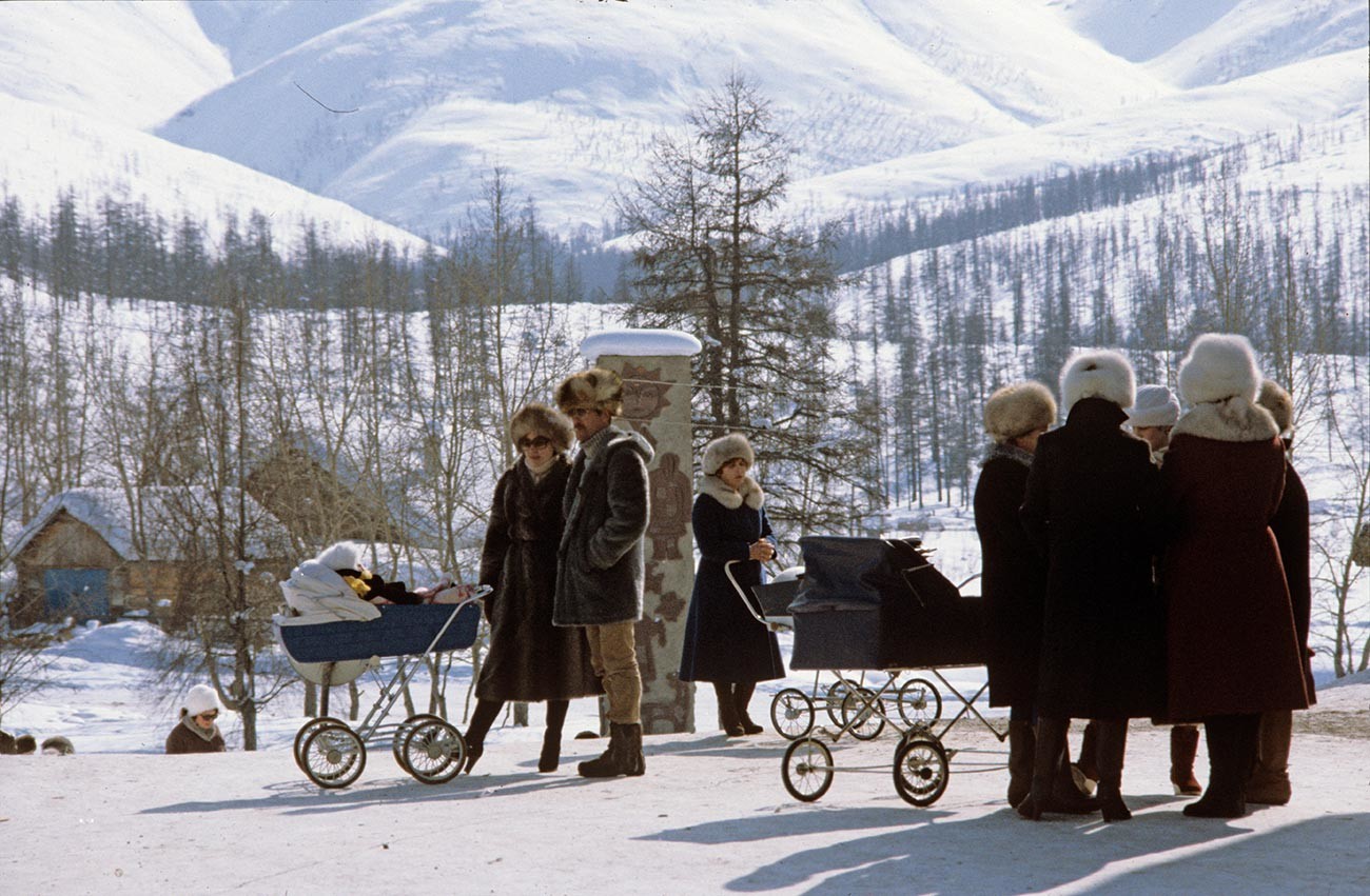 Жители поселка Синегорье Магаданской области. 1984 год