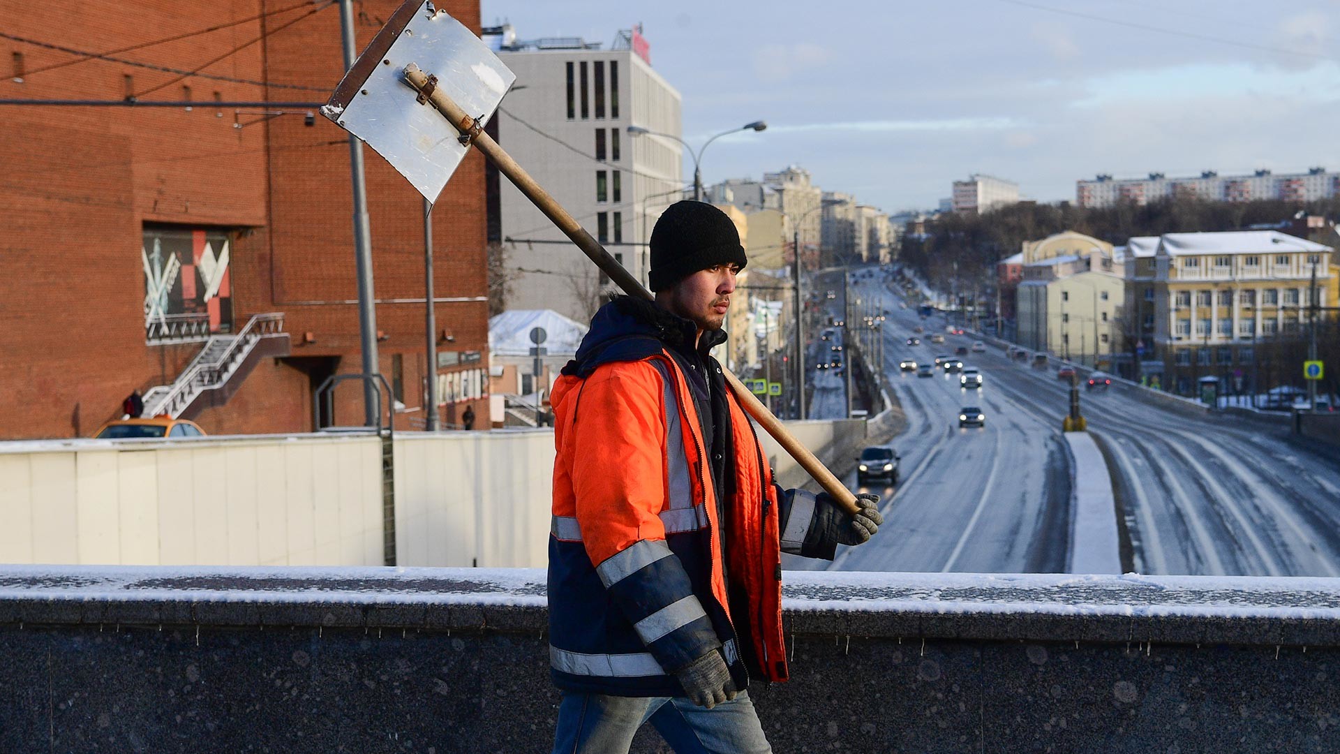 Trabajador del sector comunal, calle Zemlianoy Val, Moscú
