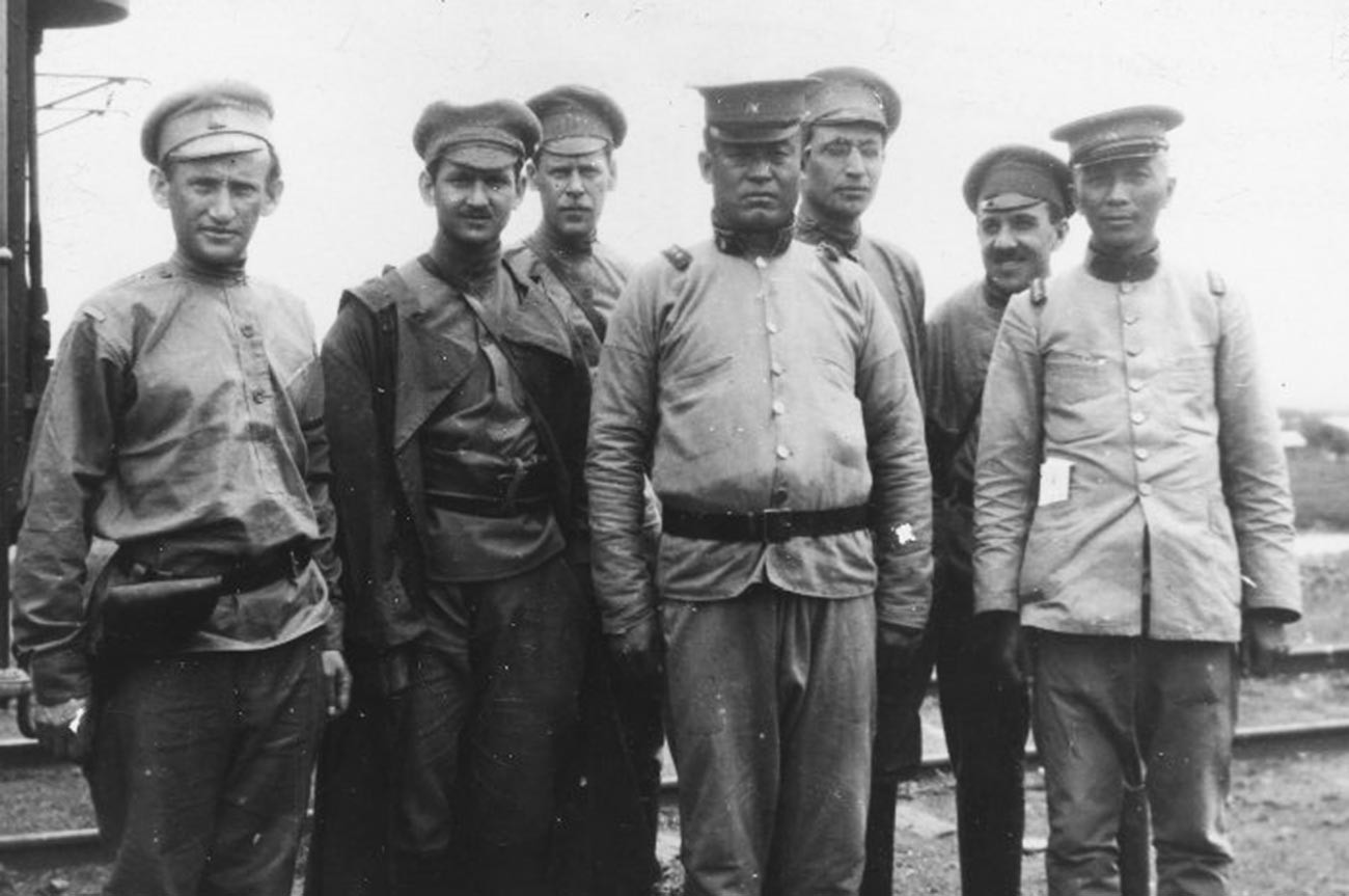 Војсковође Гродековског фронта приликом преговора са кинеским властима о разоружавању белих банди.