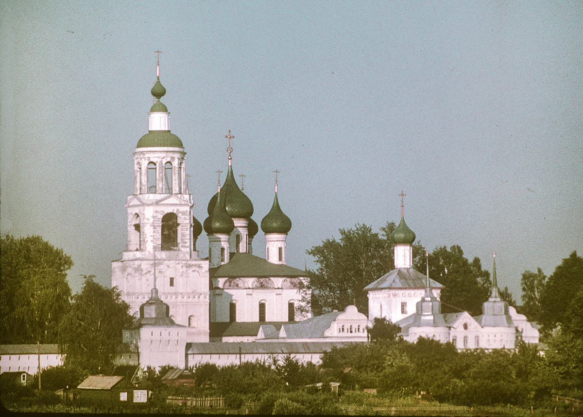 Presentation Tolg Monastery, northwest view from Volga River. From left: Bell tower & NW corner tower; Presentation Cathedral; Church of St. Nicholas over Holy Gate; West Gate. July 26, 1997