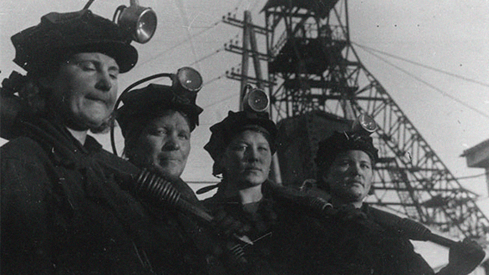 Squadra femminile di minatori della miniera di Kirov, 1942