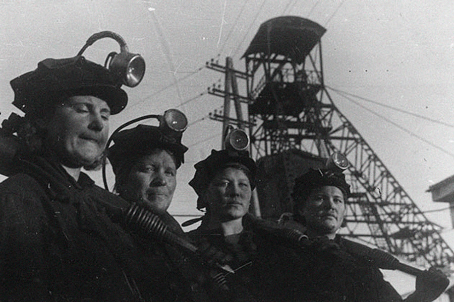 Squadra femminile di minatori della miniera di Kirov, 1942