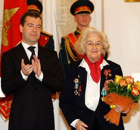 Nadiezhda Vasílievna Popova y Dmitri Medvedev