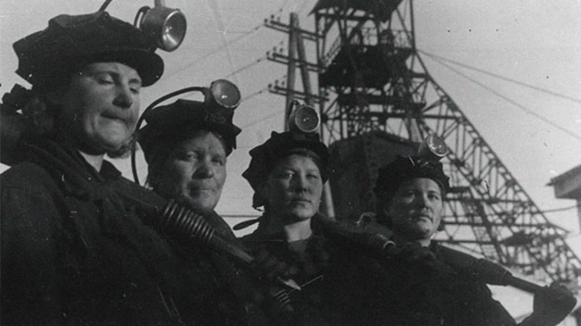 Equipo femenino de mineros de la mina Kirov, 1942
