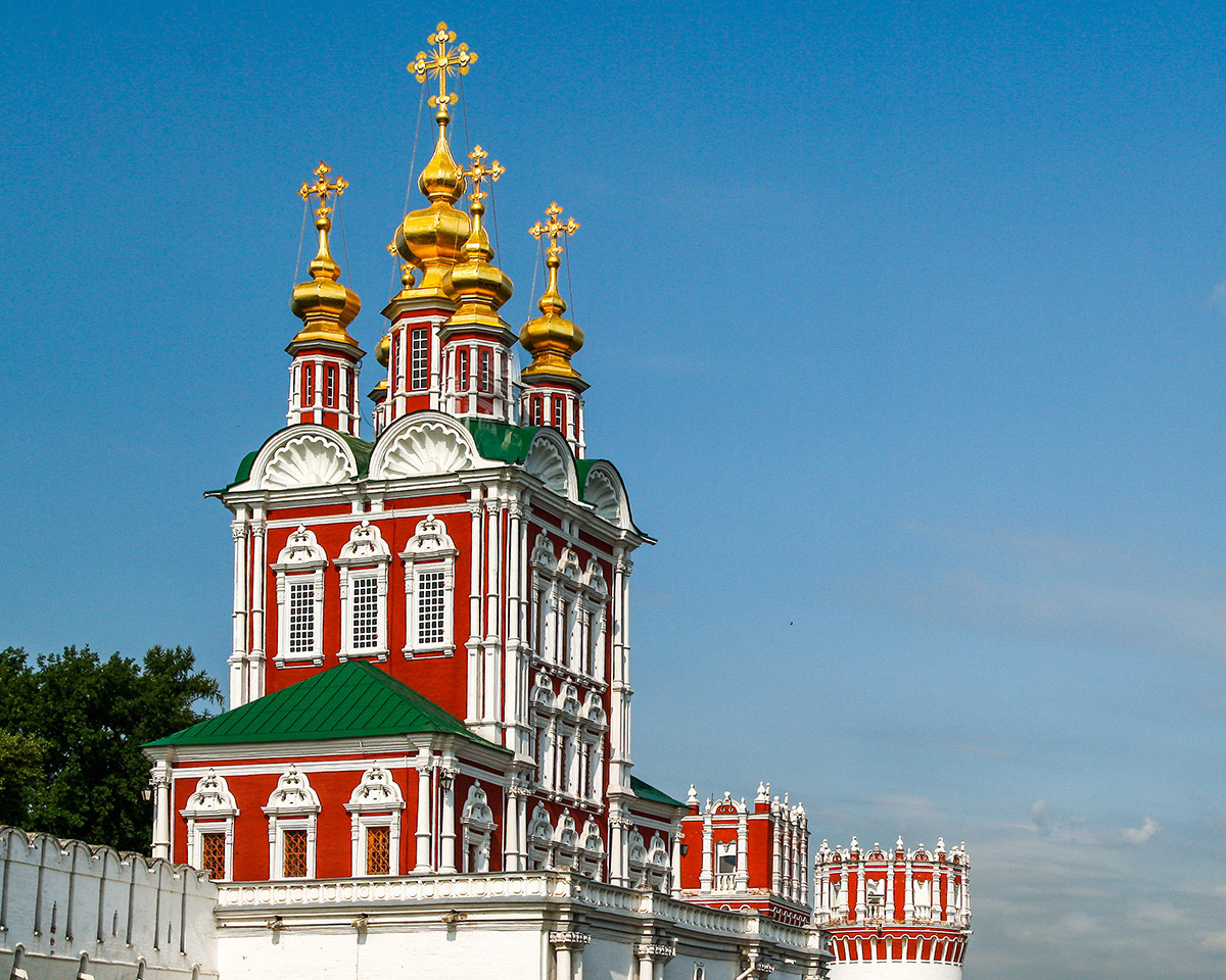 Église de la Transfiguration au-dessus de la porte du couvent de Novodievitchi, Moscou, XVIIe siècle