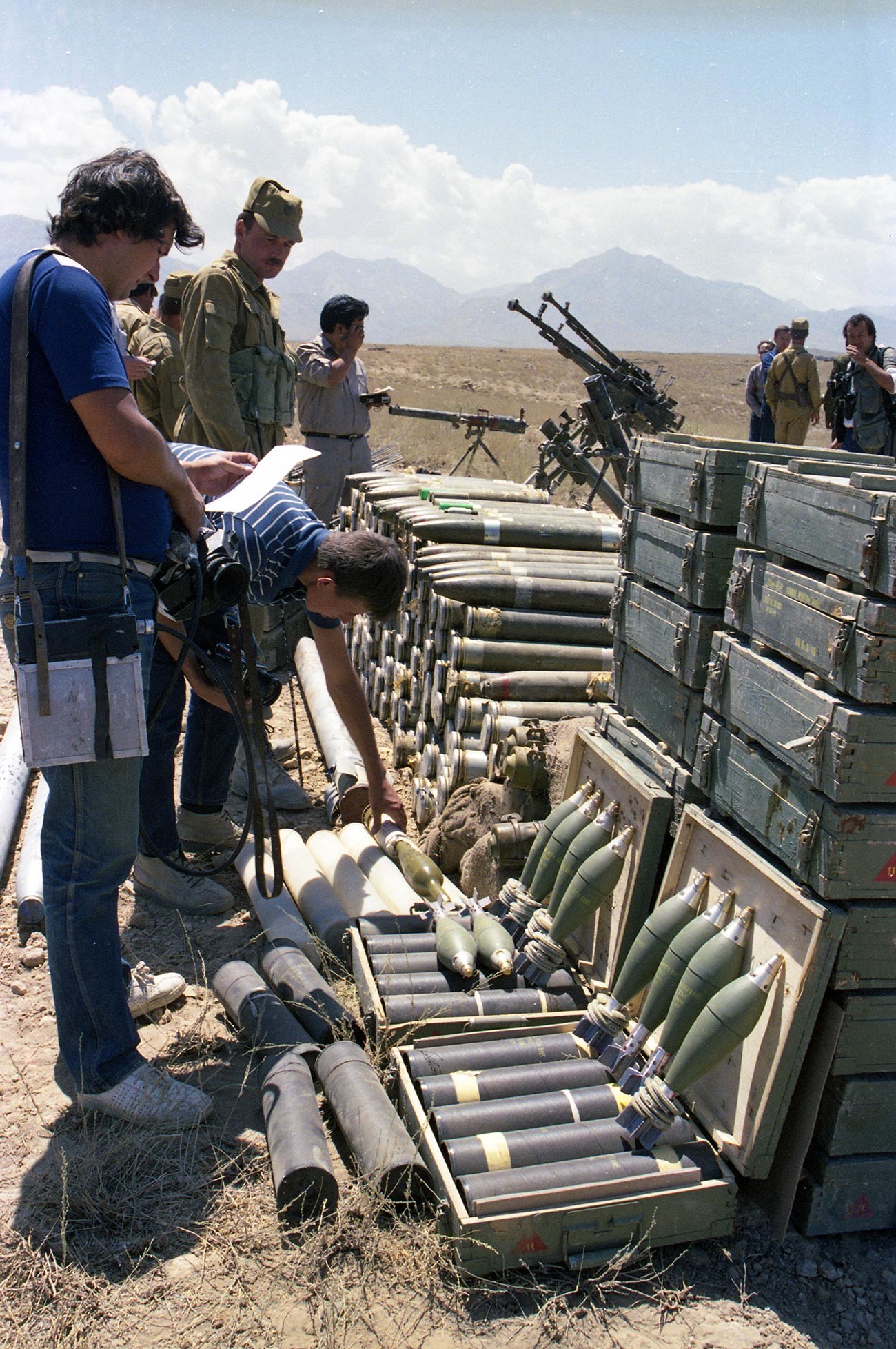 Islamska Republika Afganistan. Skladište zaplijenjenog streljiva i oružja. 
