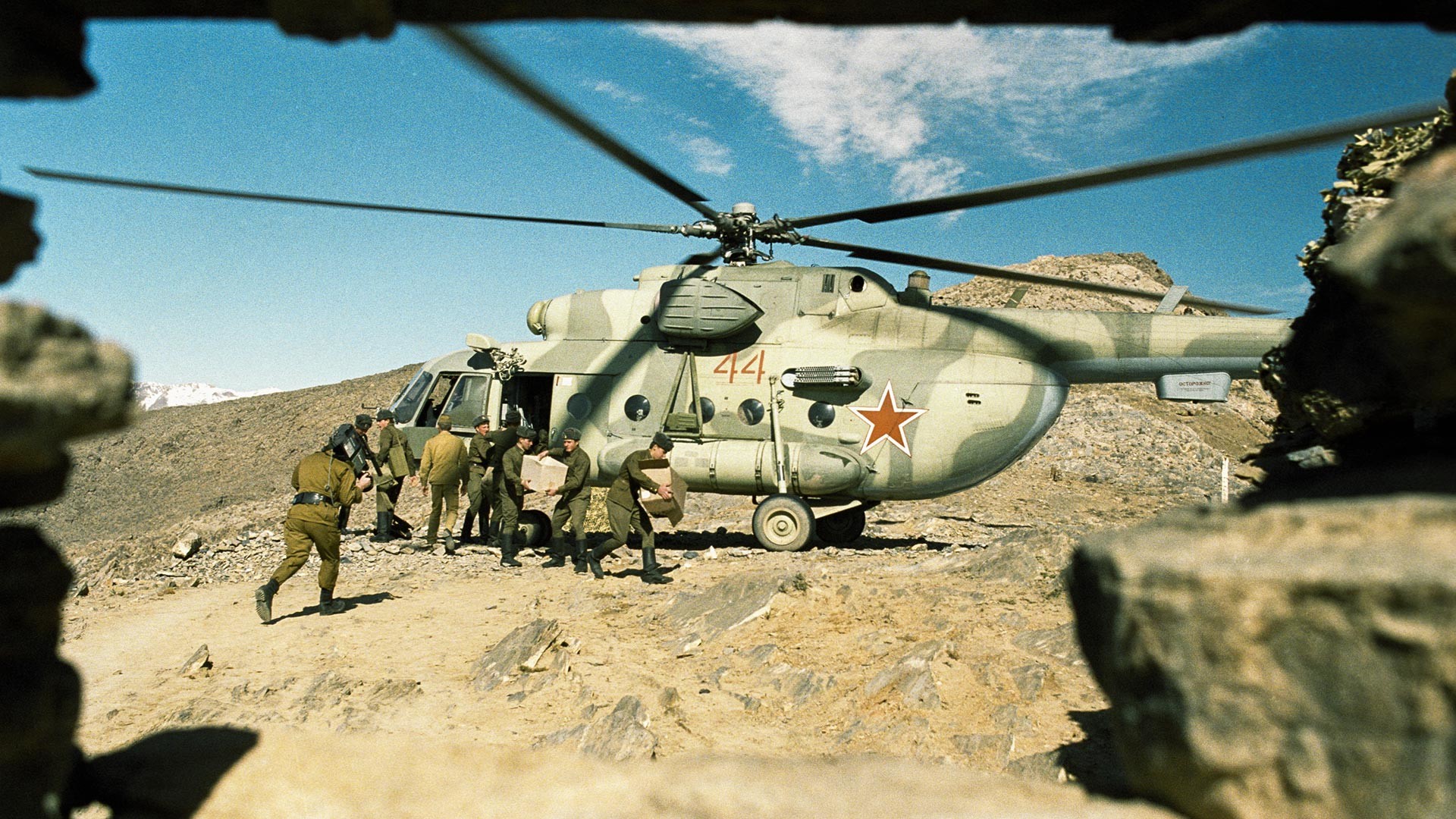 Un hélicoptère soviétique Mi-8 en Afghanistan