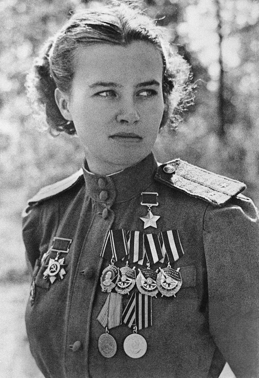 Natália Meklin realizou 980 missões de combate. Sobrevivente da guerra, morreu em 2005, anos 82 anos