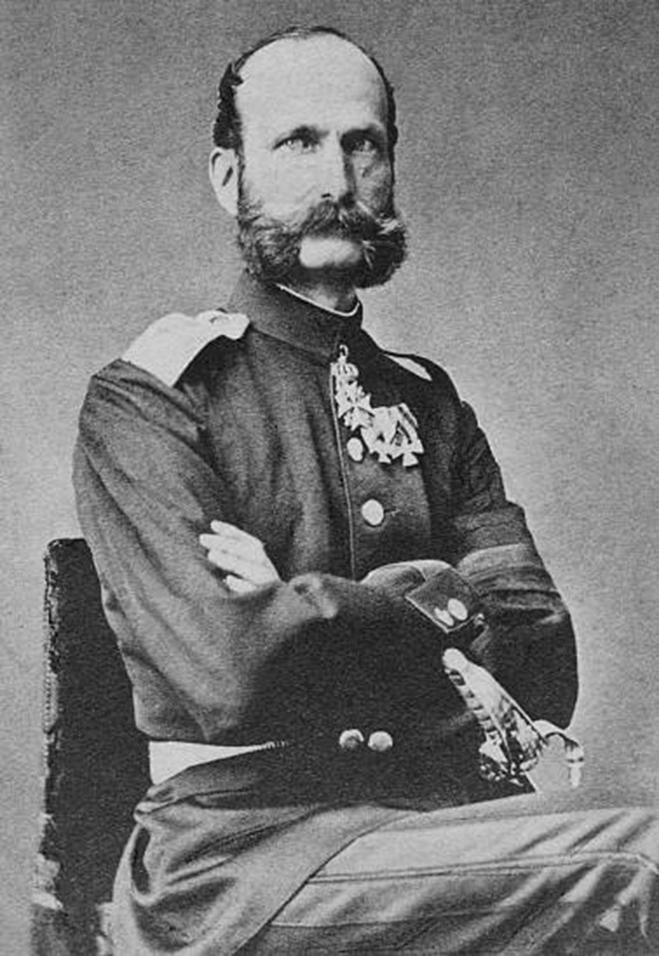 Принц Александър Лудвиг Георг Фридрих Емил от Хесен (1823-1898), трети син и четвърто дете на Лудвиг II, велик херцог на Хесен, и Вилхелмина от Баден, родена в Дармщат (Германия). Около 1870.