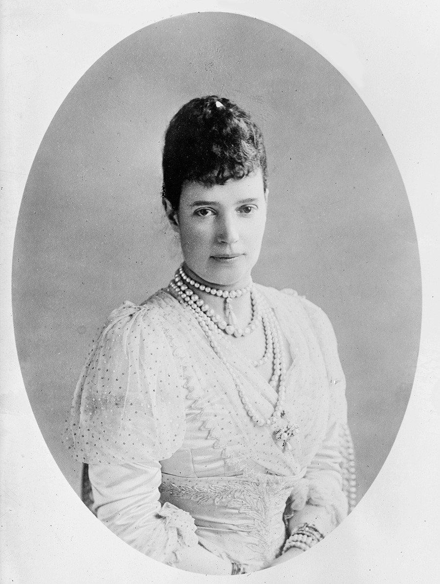 L'imperatrice Maria Feodorovna di Russia, 1911. La sorella minore di Alessandra, regina consorte del re Edoardo VII del Regno Unito, Dagmar di Danimarca (1847-1928), sposò il 9 novembre 1866 il futuro zar Alessandro III