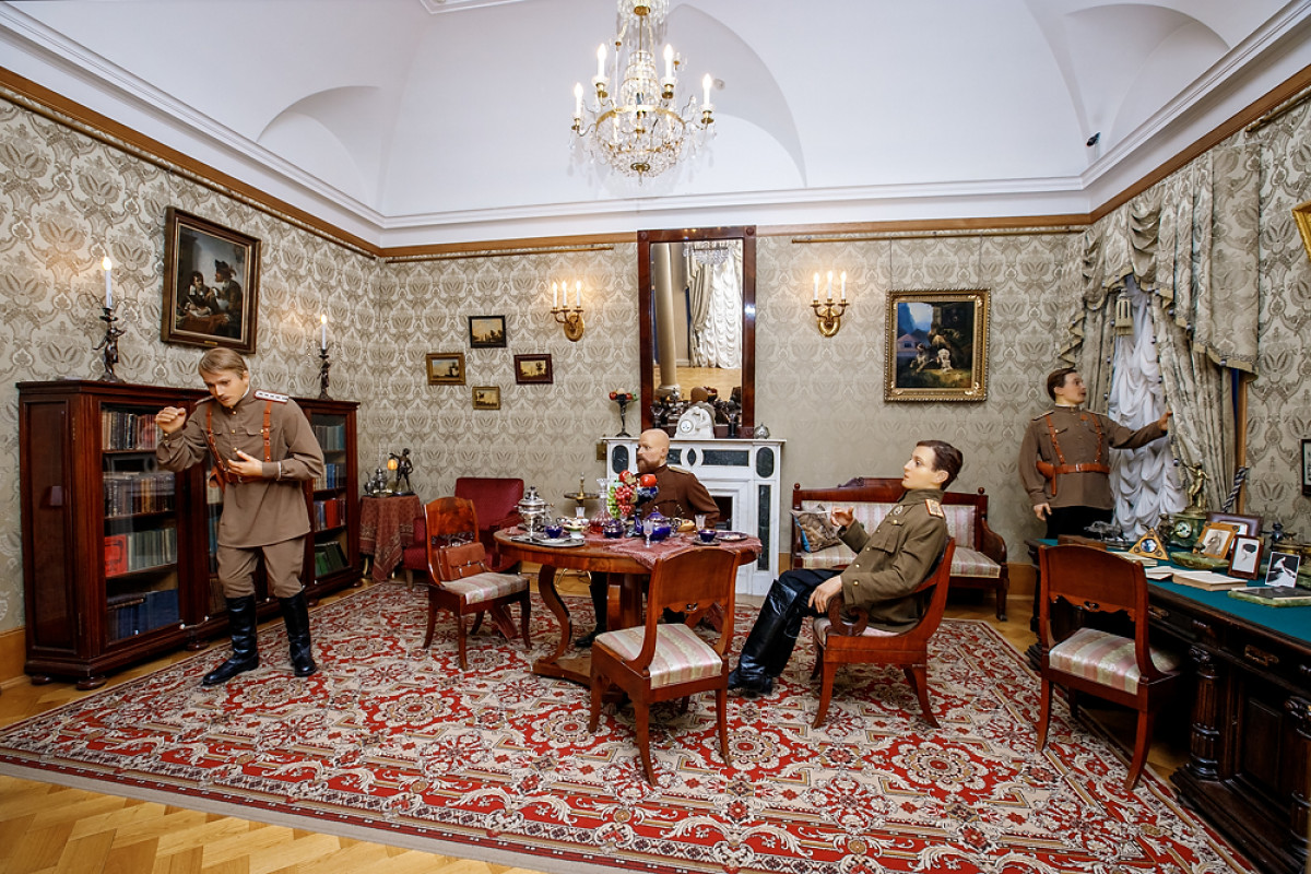 Apartamento de Félix Yusúpov's, con figuras de cera de los asesinos de Rasputin.

