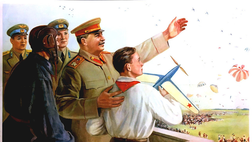 ¡Adelante con los nuevos éxitos de la aviación soviética!
