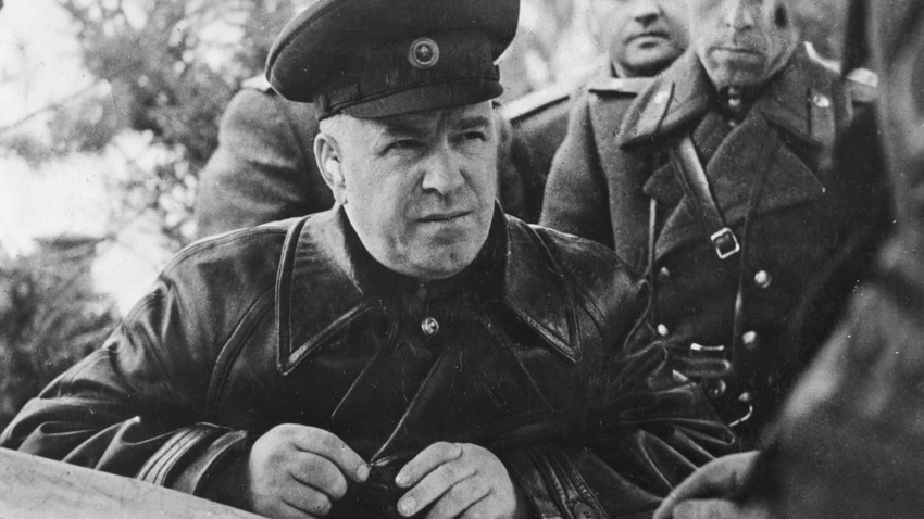 Maršal Georgij Konstantinovič Žukov, zapovjednik sovjetskih trupa Prvog bjeloruskog fronta, na svom zapovjednom mjestu, Rusija, početak 20. st. 
