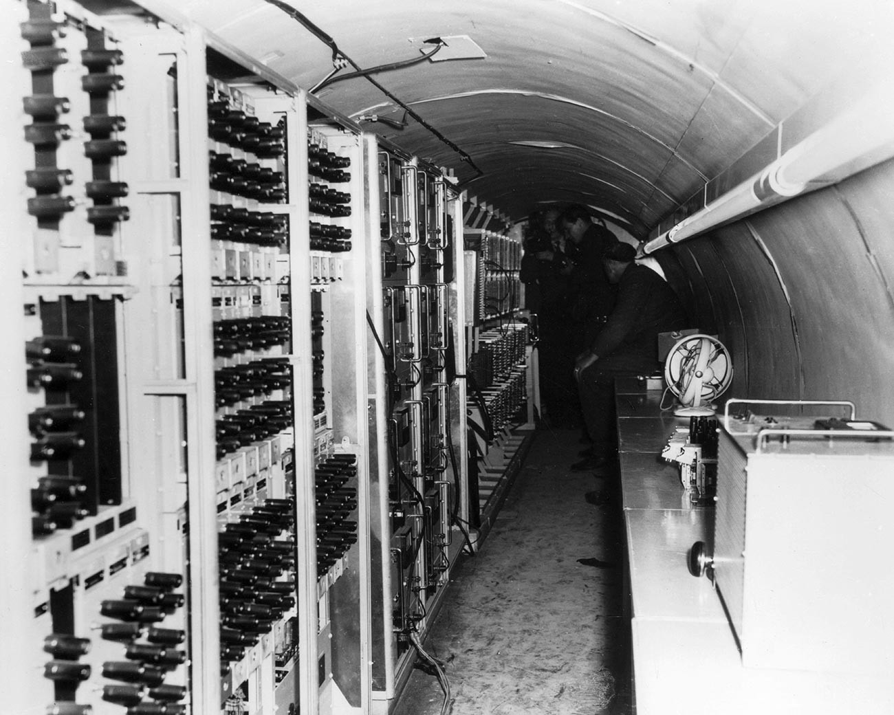在独ソビエト軍参謀の電話通信に極秘裏に接続するため地下トンネル