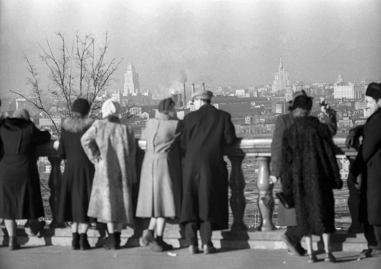 Наблюдателна площадка на Ленинските (днес Воробьови) хълмове, 1955 г.