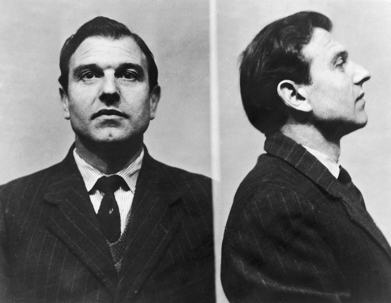 Fotografias do fichamento de George Blake na prisão, em 1961.