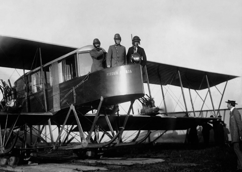  Los aviadores Sikorski, Genner y Kaulbars a bordo del avión 