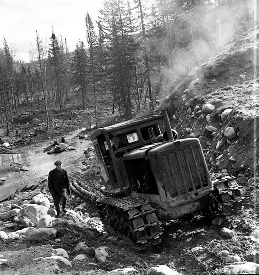 Delavci med gradnjo ceste na Altaju, konec petdesetih – začetek šestdesetih let