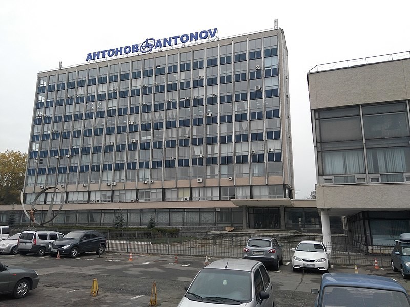Edificio de la planta de Antonov en la avenida Peremohy, Kiev
