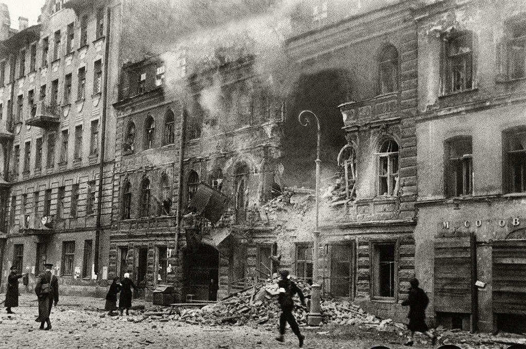 « La guerre est arrivée à Leningrad ». Pilonnage de la rue Dostoïevski, 1941