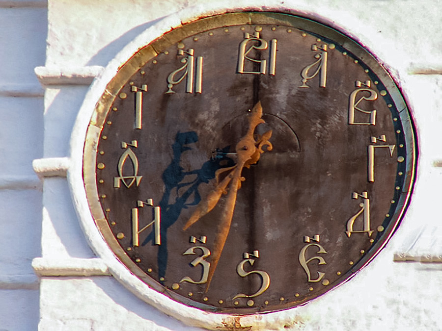 Башенные часы в Суздальском кремле