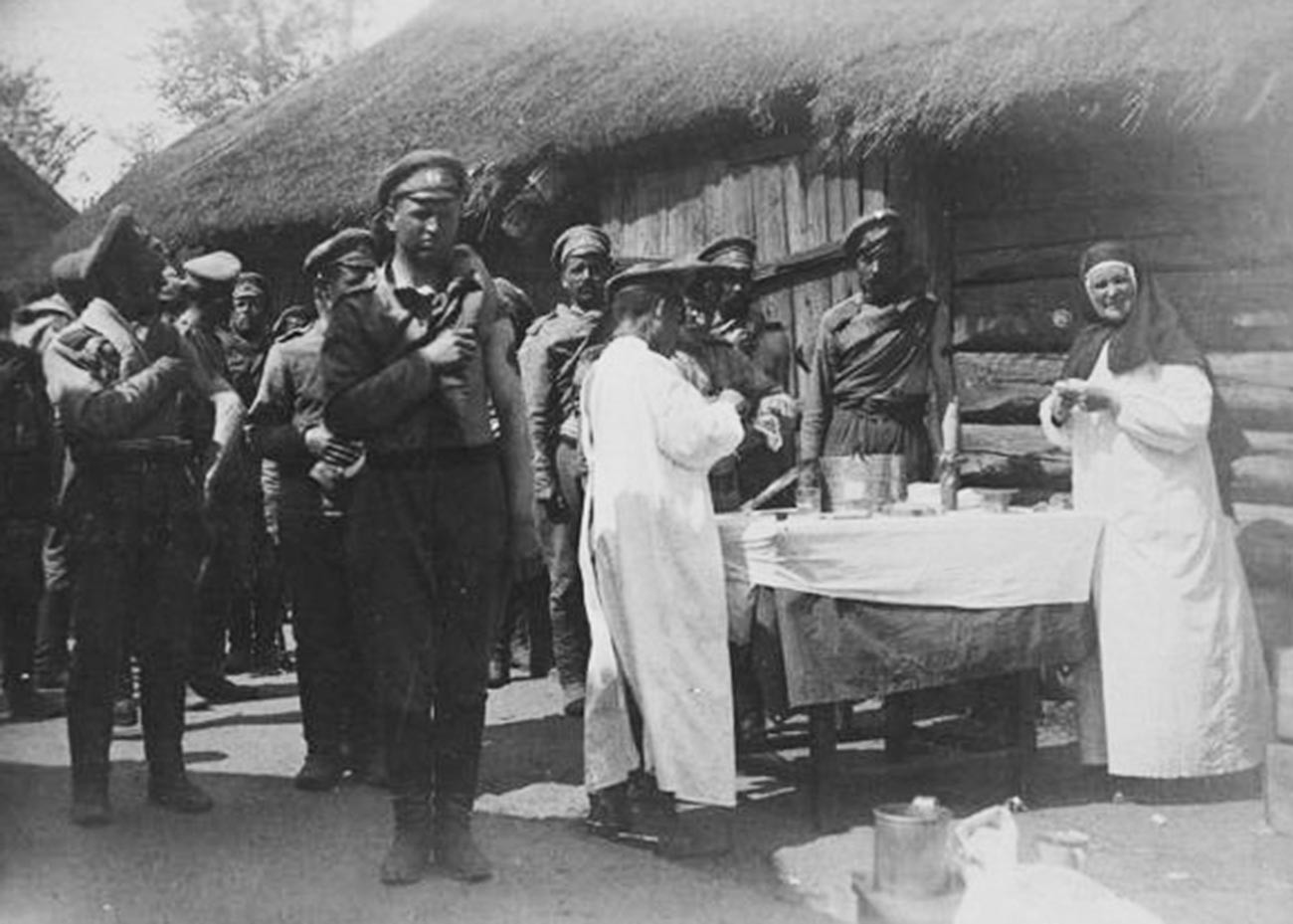 第一次世界大戦中にコレラの予防接種を受ける兵士たち、1914年