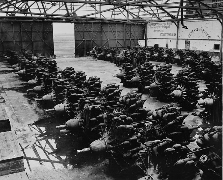 Motores Mistral Major de Gnome-Rhône, en un hangar en África, 1943.