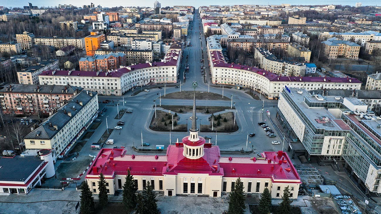 Voici le centre de Petrozavodsk. La vile américaine était à droite, derrière la place