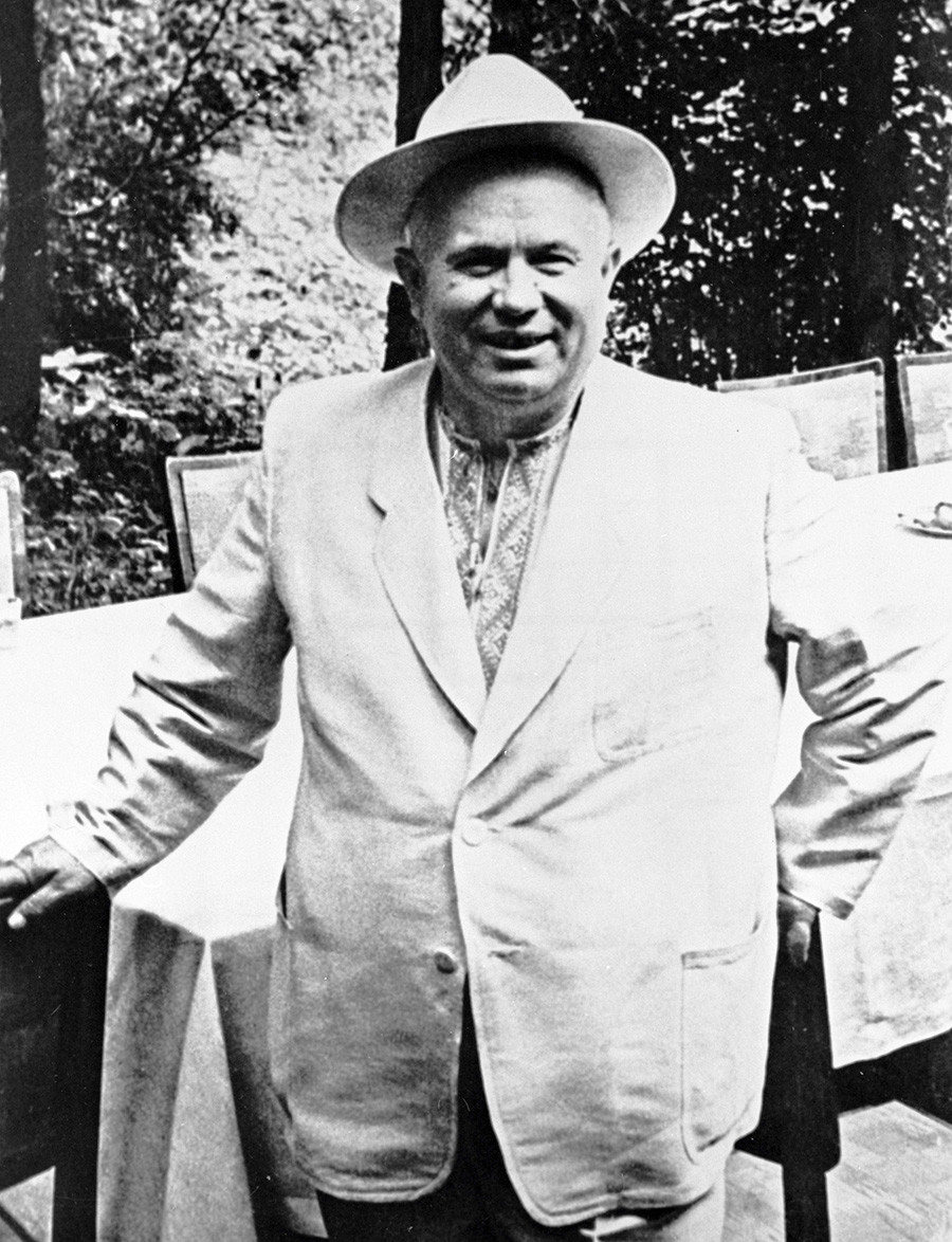 Първият секретар на ЦК на КПСС Никита Хрушчов в дачата.