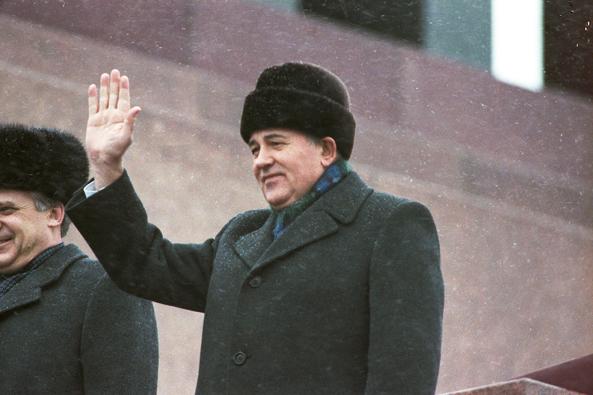 Москва, СССР. 7 ноември 1988 г. Генерален секретар на ЦК на КПСС, председател на Президиума на Върховния съвет на СССР Михаил Горбачов.