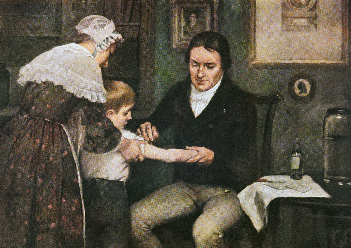 Dr. Edward Jenner (1749-1823), ki izvaja svoje prvo cepljenje proti črnim kozam na Jamesu Phippsu, osemletnem dečku, 14. maja 1796, olje na platnu, Ernest Board (1877-1934).