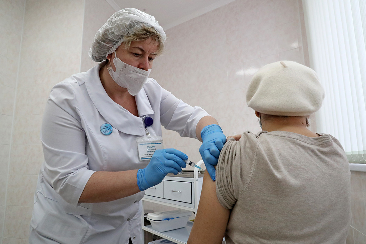 Vaksinasi COVID-19 di Moskow, Rusia.