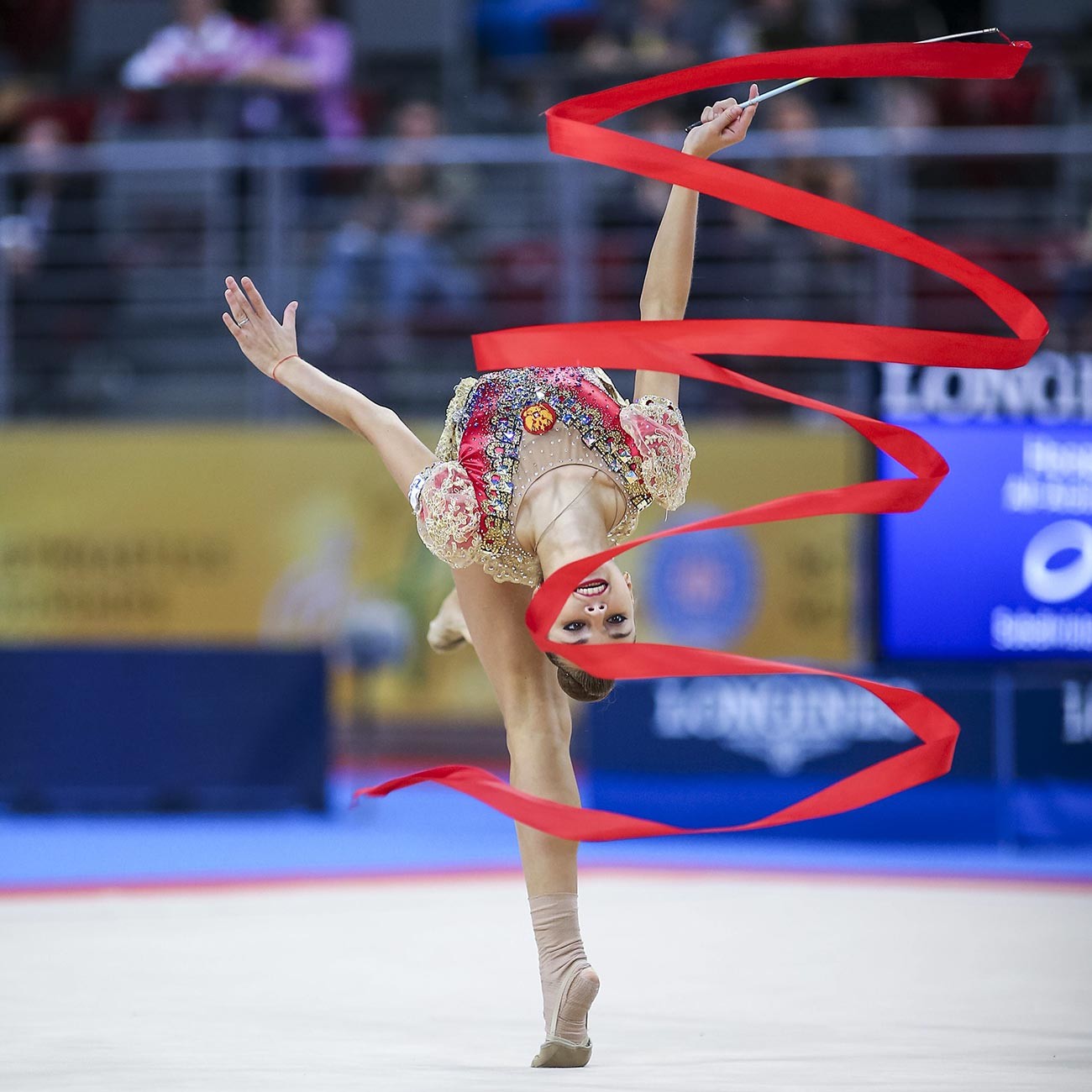 Дина Аверина на 36-тите финали на Световната купа по художествена гимнастика през 2018 в 