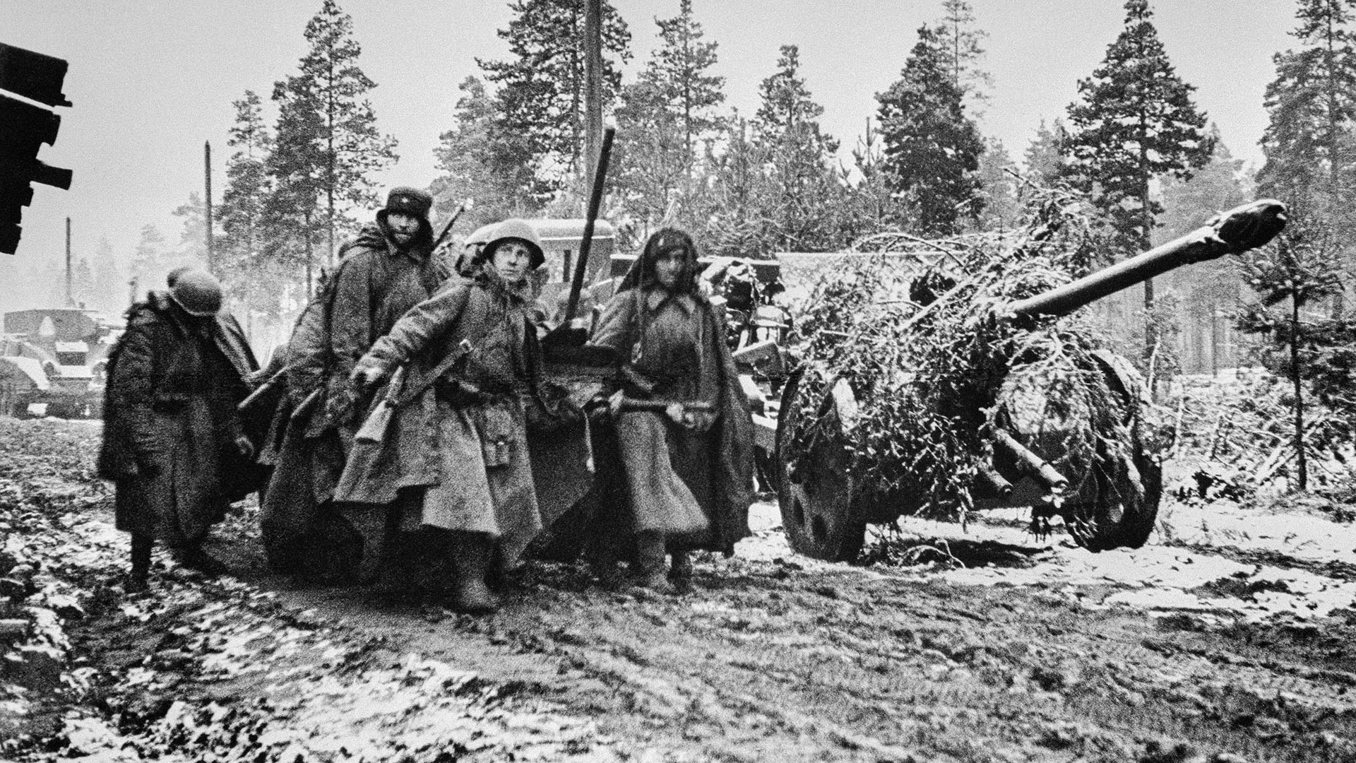 Войници от Червената армия по време на 2-ра Синявинска операция през 1942 г.
