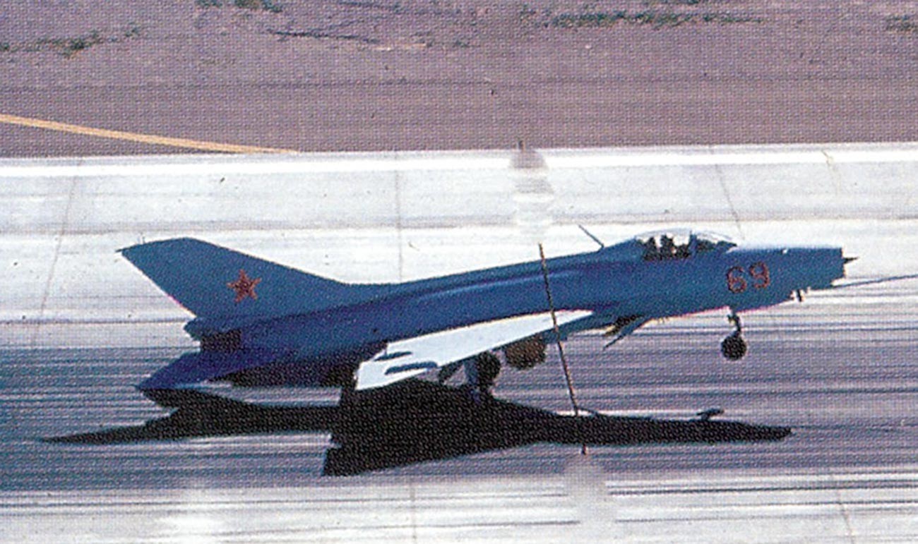 Ј-7В со ознака „69“, 4477 ескадрила за тестирање и процена