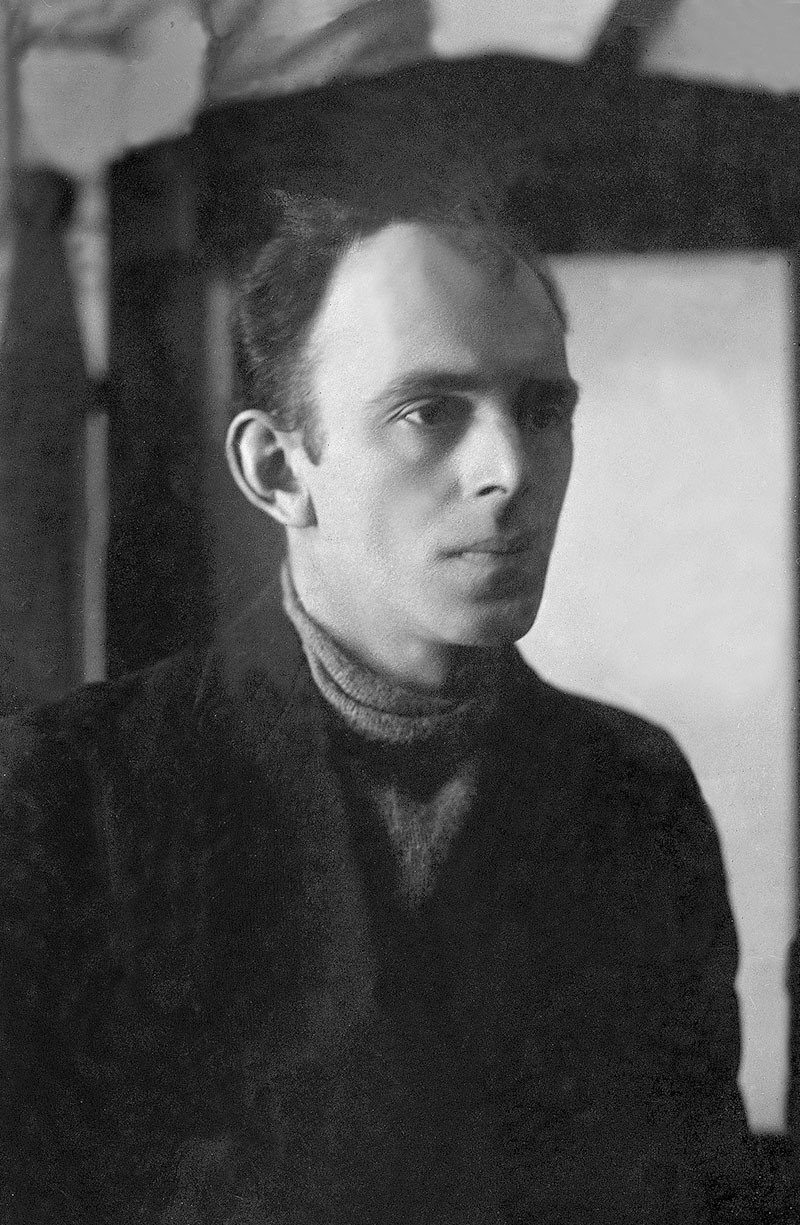 Osip Mandelshtam ritratto da un fotografo della rivista Ogonek. Mosca, 1923