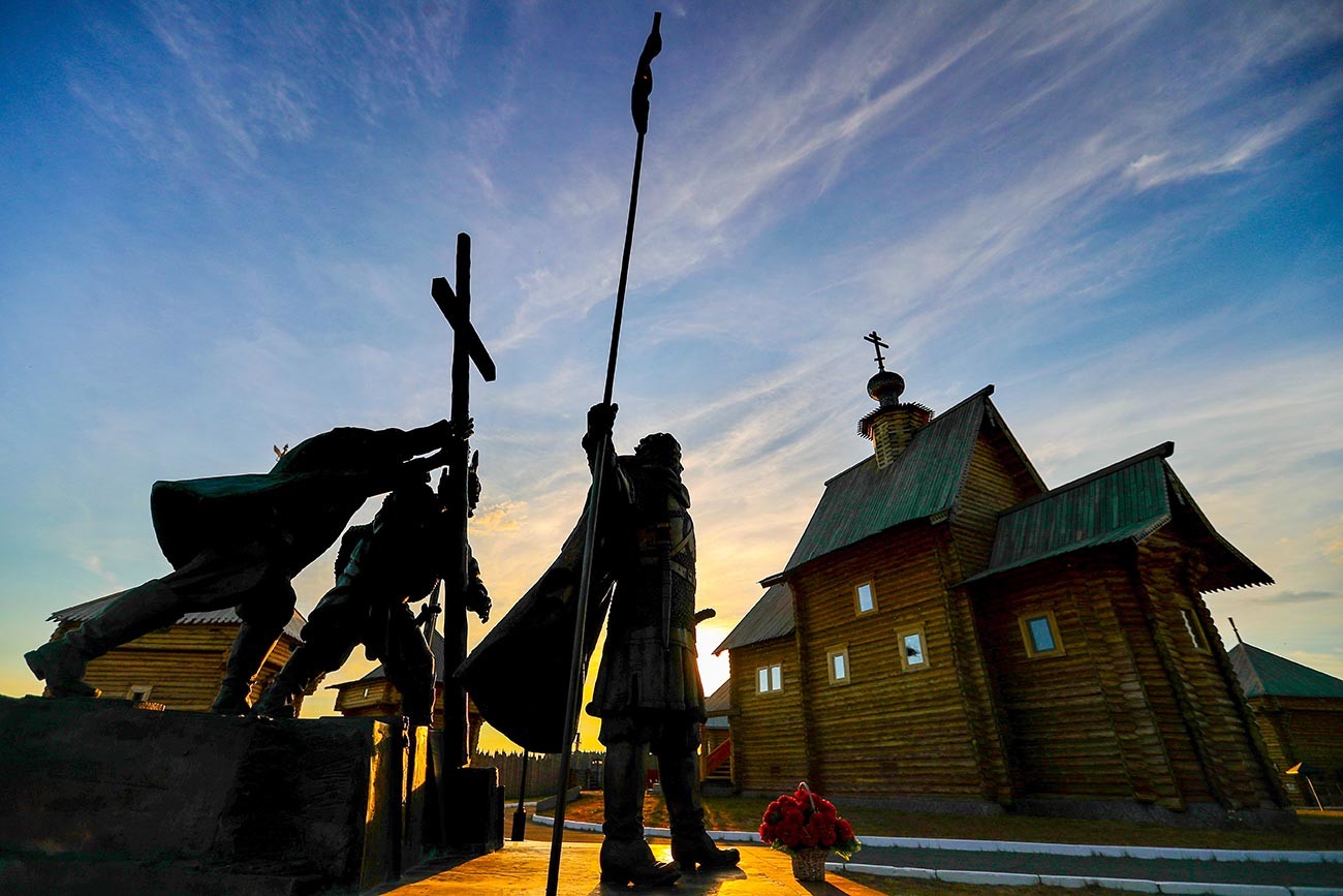 Monument aux pères fondateurs d'Obdorsk, sur le territoire du complexe historico-architectural de la forteresse d'Obdorsk