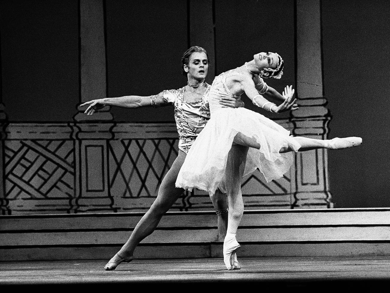 Mikhail Baryshnikov and Lesley Collier in 'Rhapsody' by Sir Frederick Ashton.