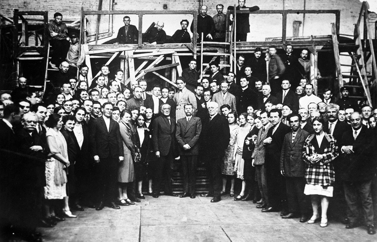 Vasily Kachalov, Maxim Gorky and Konstantin Stanislavsky with the Moscow Art Theater actors.