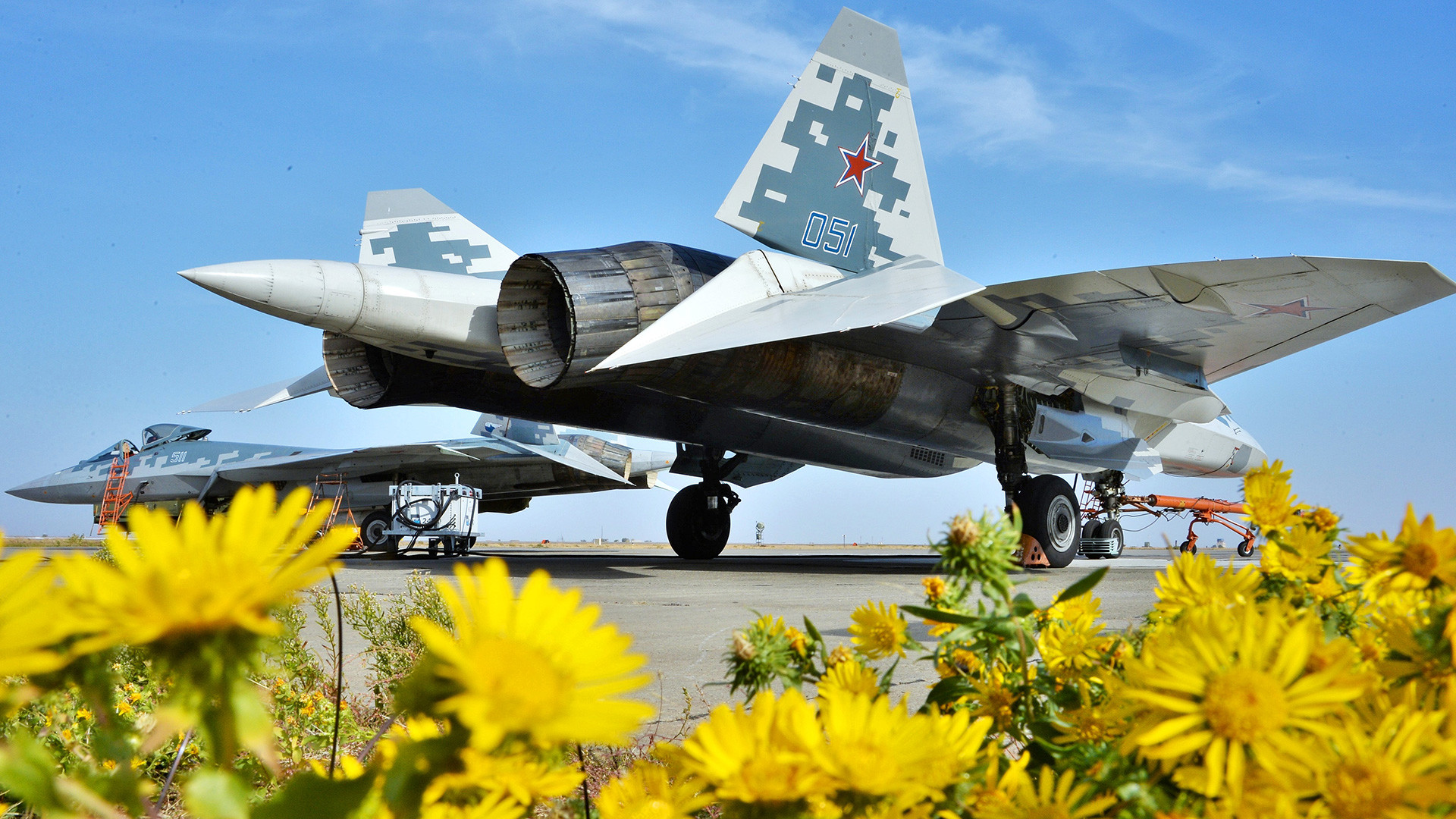 Večnamenski lovec pete generacije Su-57 v Državnem centru za testiranje blizu Ahtjubinska