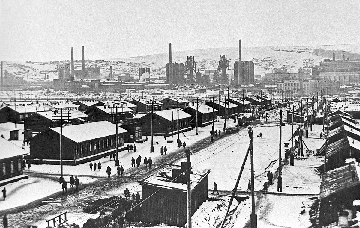 Novokuznetsk, Territorio siberiano occidentale, inverno del 1932. Gli alloggi degli operai della prima fabbrica metallurgica di Novokuznetsk