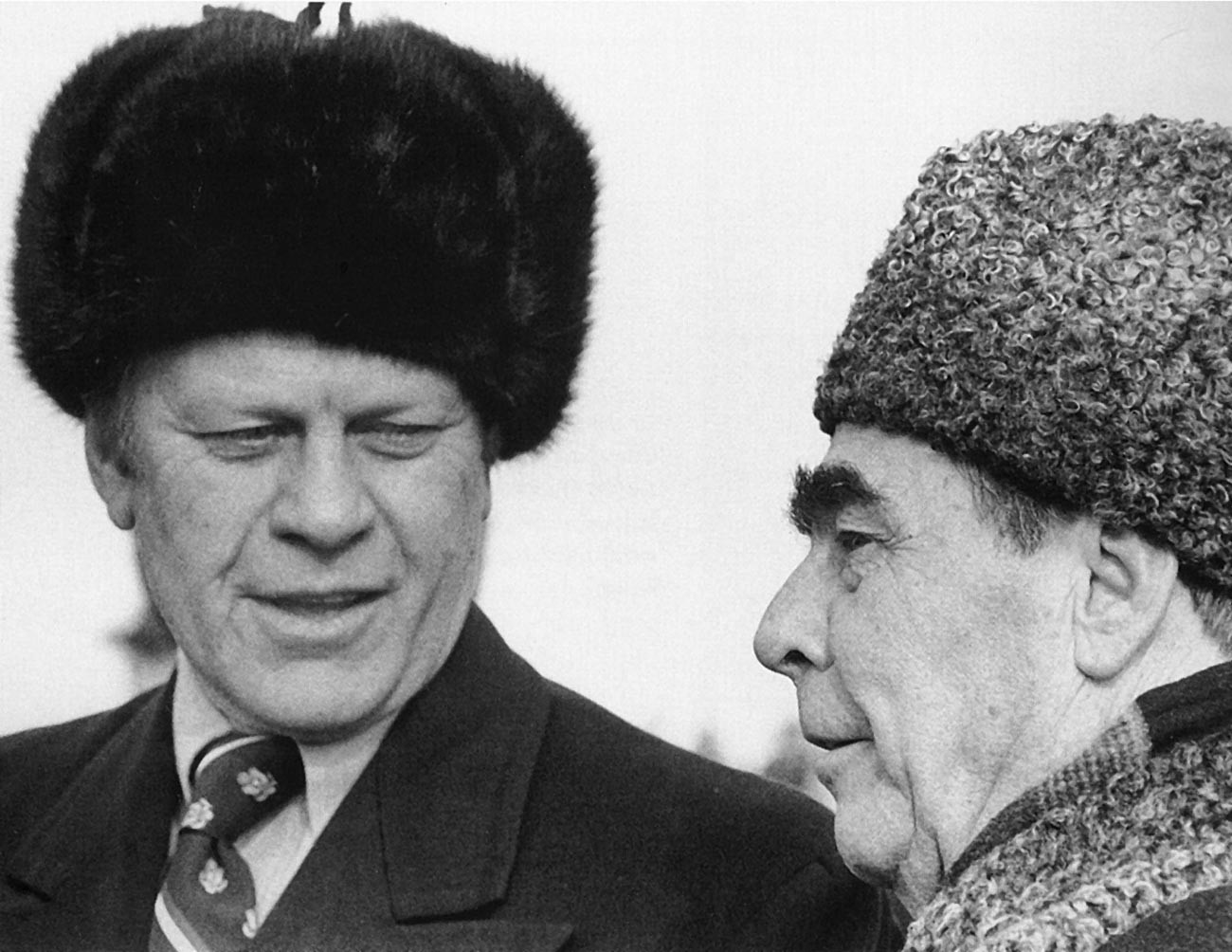 Президентът на САЩ Джералд Р. Форд се среща със съветския лидер Леонид Брежнев във Владивосток, 1974 г.
