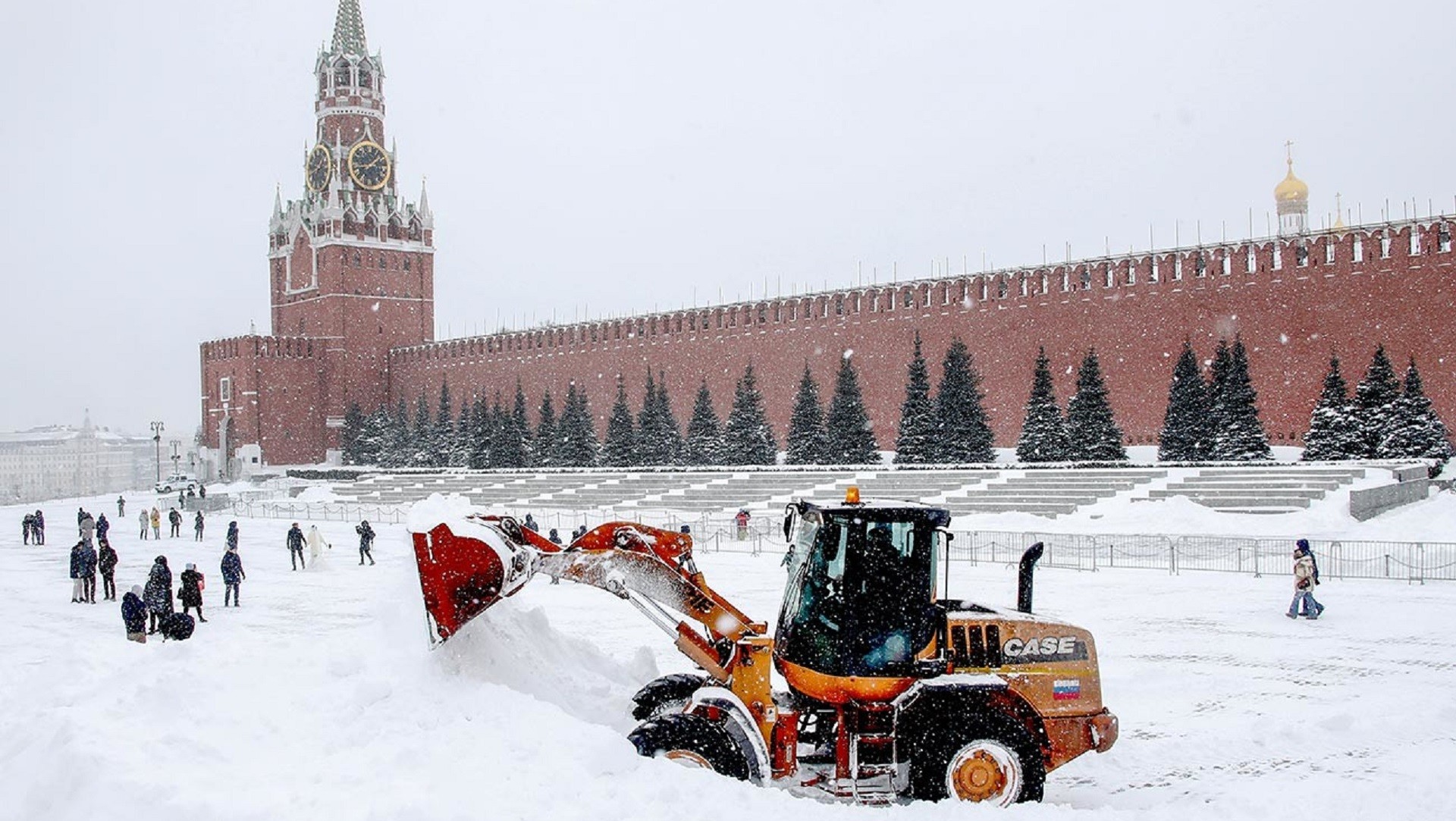 Москва теплая зима. Сугробы в Москве 2022. Москва снегопад 2021. Снегопад в Москве 13 февраля 2021. Снег в Москве.