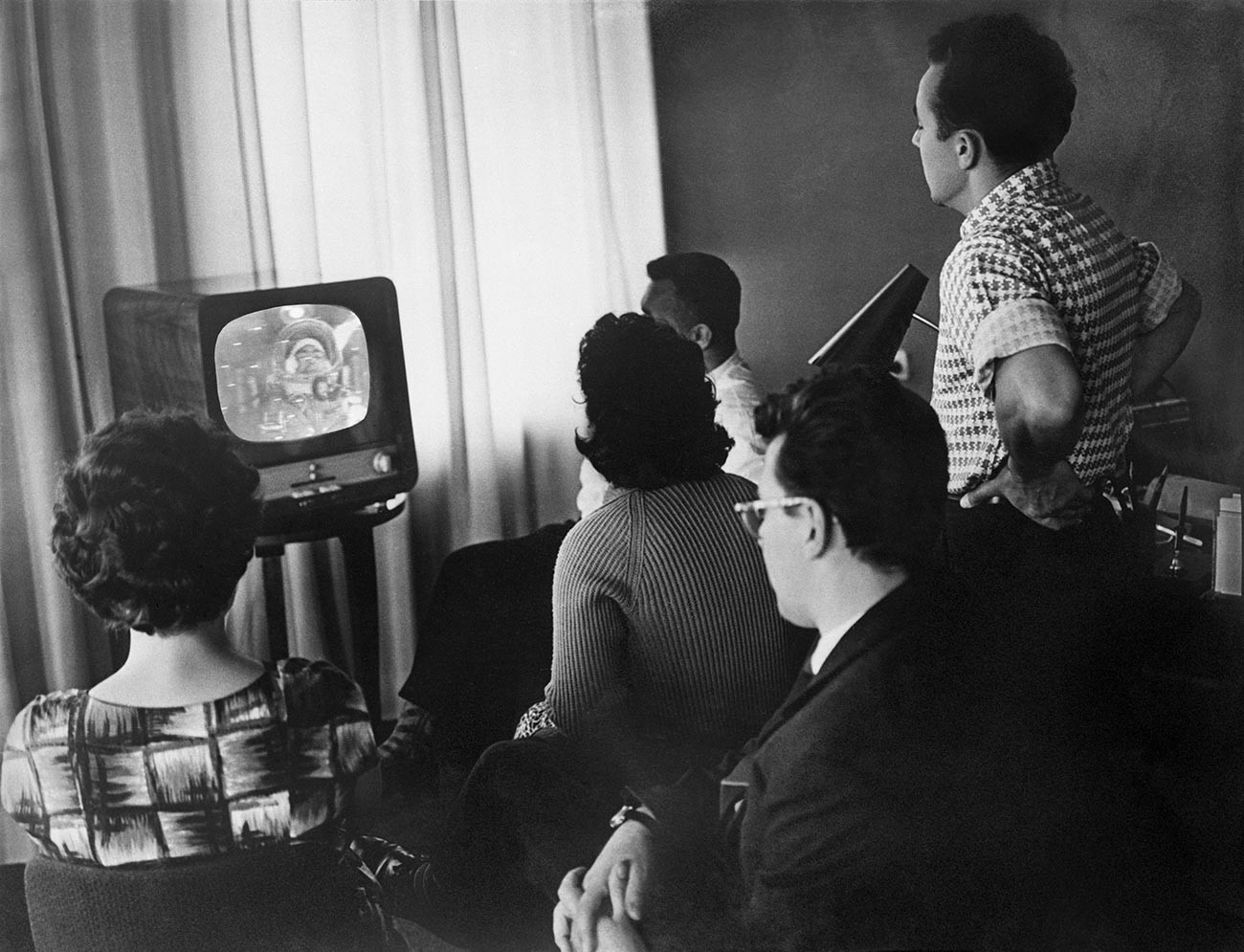I pochi spot televisivi erano concepiti come un aspetto visuale della propaganda di Stato